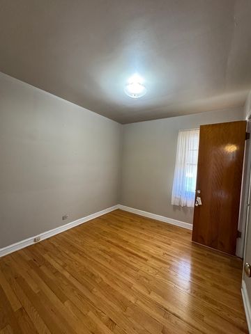 8338 S Yates Boulevard, Chicago, IL 60617