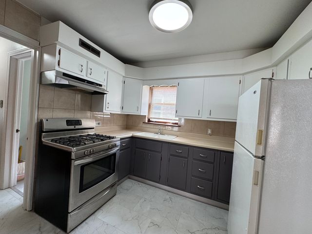 8338 S Yates Boulevard, Chicago, IL 60617