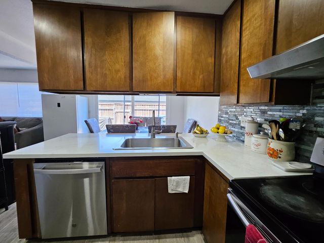 5152 Greenberry Dr, Sacramento, CA 95841