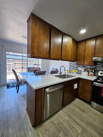 5152 Greenberry Dr, Sacramento, CA 95841