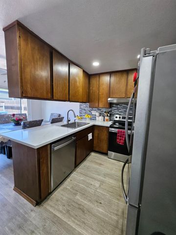 5152 Greenberry Dr, Sacramento, CA 95841