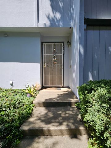 5152 Greenberry Dr, Sacramento, CA 95841