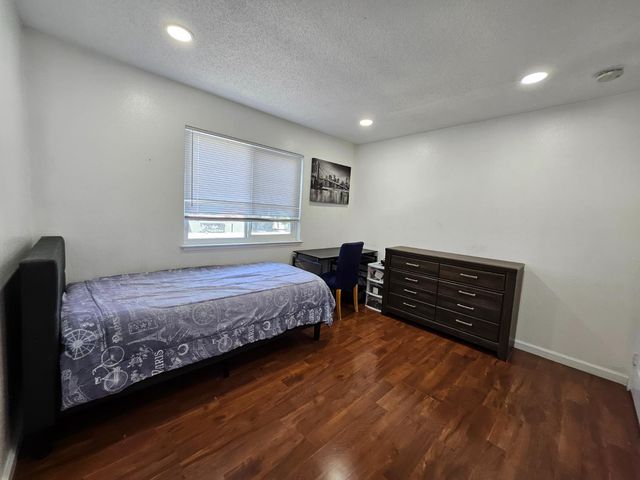 5152 Greenberry Dr, Sacramento, CA 95841