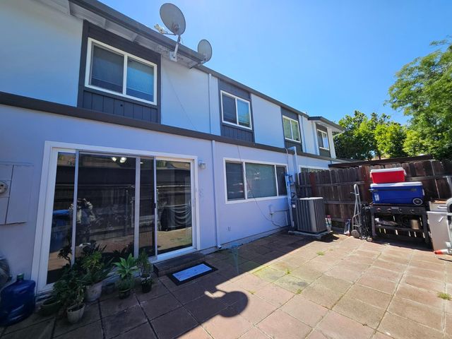 5152 Greenberry Dr, Sacramento, CA 95841