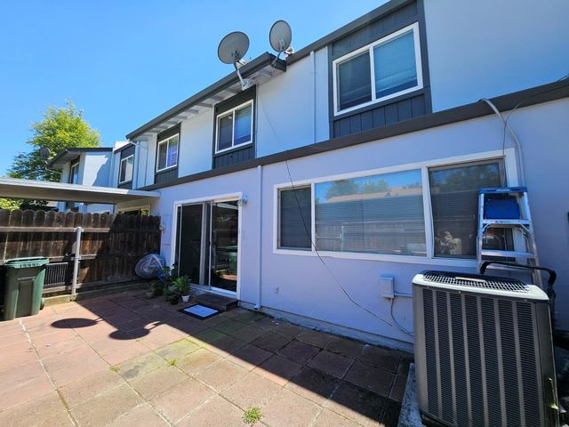 5152 Greenberry Dr, Sacramento, CA 95841