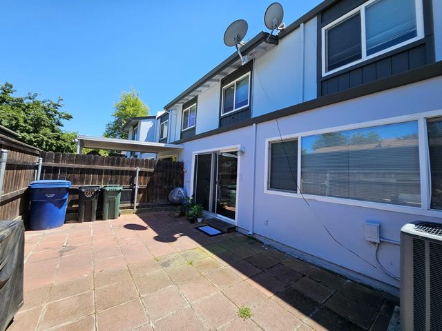 5152 Greenberry Dr, Sacramento, CA 95841