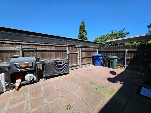 5152 Greenberry Dr, Sacramento, CA 95841