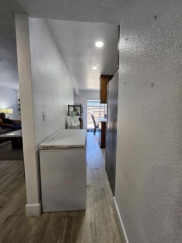 5152 Greenberry Dr, Sacramento, CA 95841