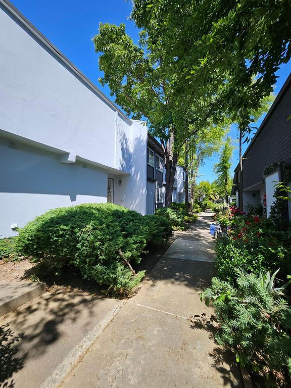 5152 Greenberry Dr, Sacramento, CA 95841