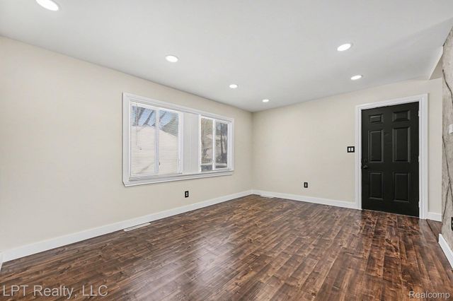 32565 Mason Street, Westland, MI 48186