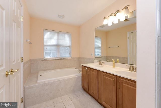 14 SCARLET OAK DR, Princeton, NJ 08540