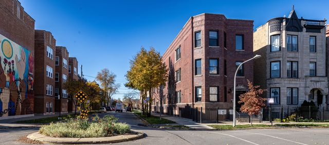 1500 N Rockwell Street 1, Chicago, IL 60622