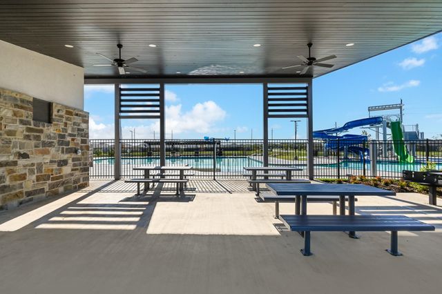 9022 Rose Water Trail, Iowa Colony, TX 77583