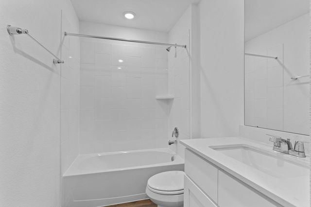 9022 Rose Water Trail, Iowa Colony, TX 77583