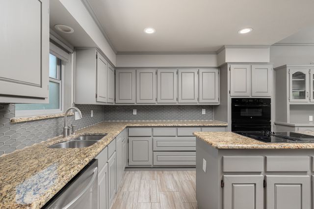 15607 GOLDEN CREEK, Dallas, TX 75248