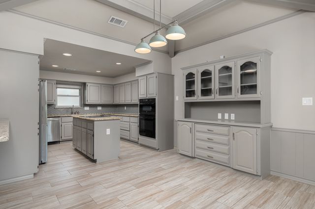 15607 GOLDEN CREEK, Dallas, TX 75248