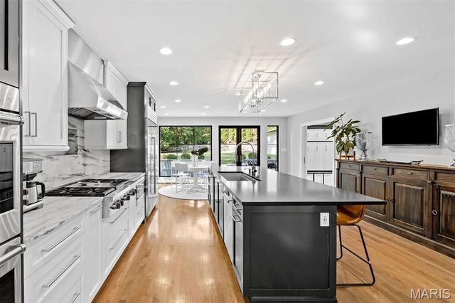 8033 Seminole Place, St Louis, MO 63105