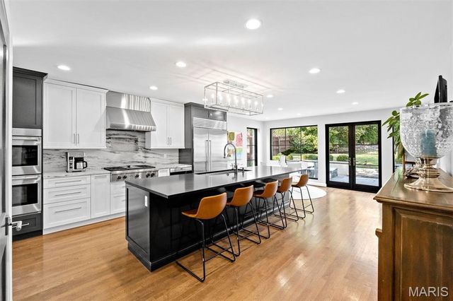 8033 Seminole Place, St Louis, MO 63105