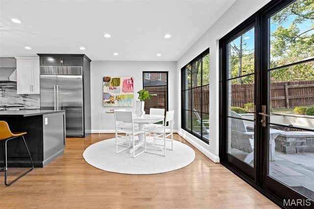 8033 Seminole Place, St Louis, MO 63105