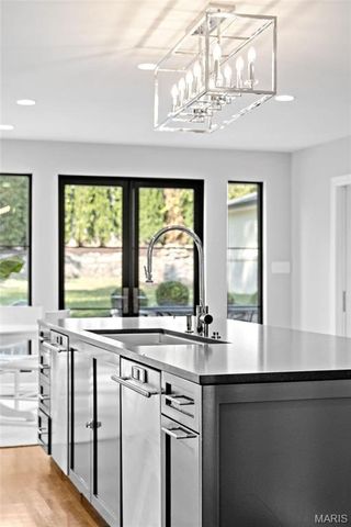 8033 Seminole Place, St Louis, MO 63105