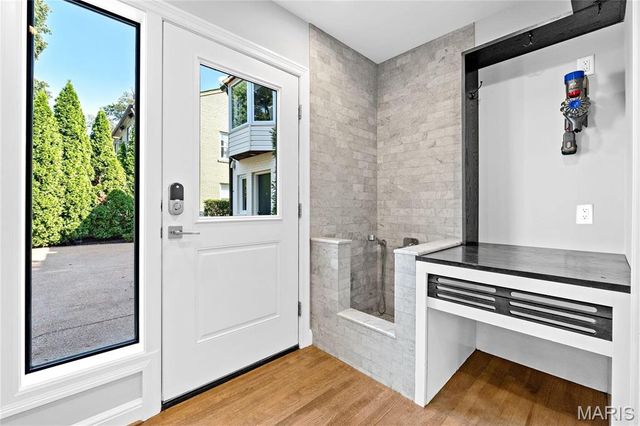 8033 Seminole Place, St Louis, MO 63105