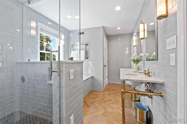 8033 Seminole Place, St Louis, MO 63105