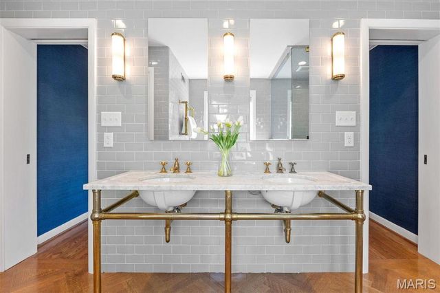 8033 Seminole Place, St Louis, MO 63105