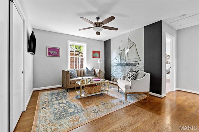 8033 Seminole Place, St Louis, MO 63105