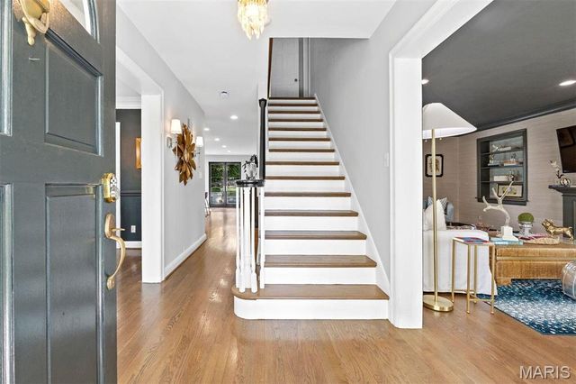 8033 Seminole Place, St Louis, MO 63105