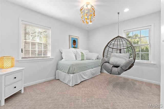 8033 Seminole Place, St Louis, MO 63105