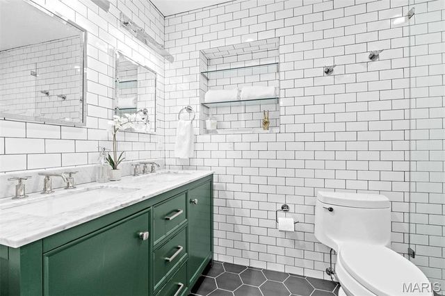 8033 Seminole Place, St Louis, MO 63105