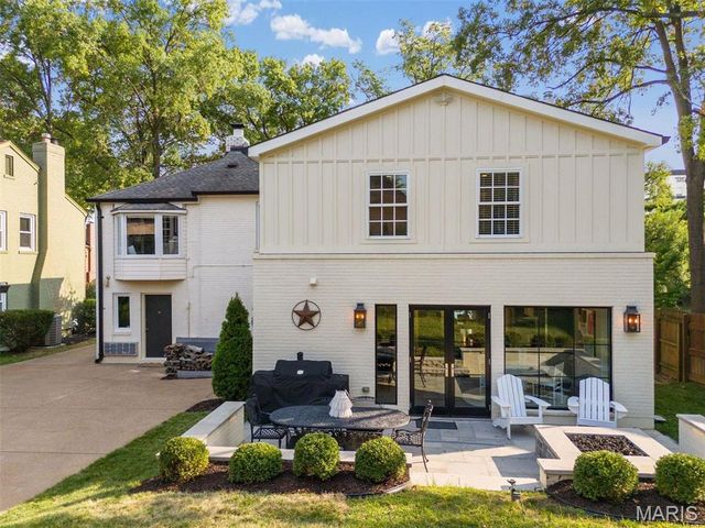 8033 Seminole Place, St Louis, MO 63105