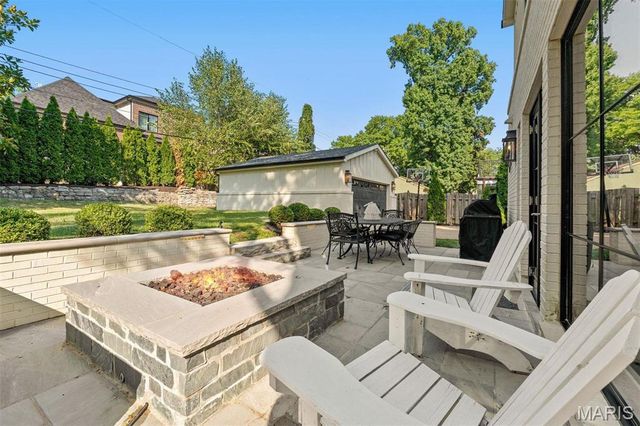 8033 Seminole Place, St Louis, MO 63105