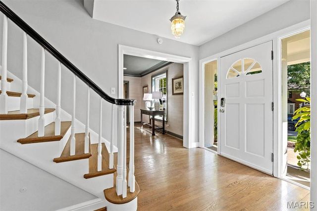 8033 Seminole Place, St Louis, MO 63105