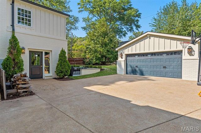 8033 Seminole Place, St Louis, MO 63105