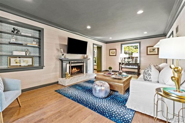 8033 Seminole Place, St Louis, MO 63105