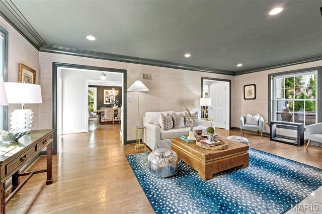 8033 Seminole Place, St Louis, MO 63105