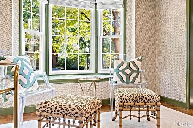 8033 Seminole Place, St Louis, MO 63105