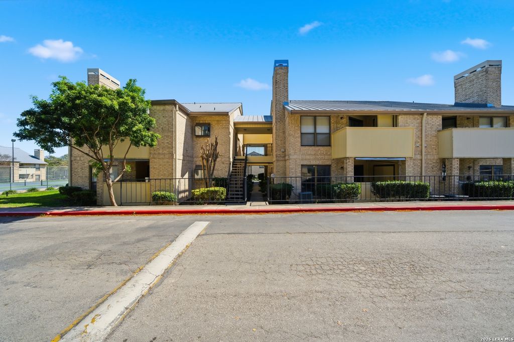 11843 Braesview Apt 407, San Antonio, TX 78213