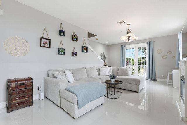 310 N Dixie Highway 104, Lake Worth Beach, FL 33460