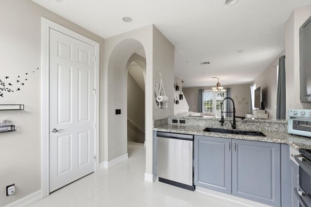310 N Dixie Highway 104, Lake Worth Beach, FL 33460