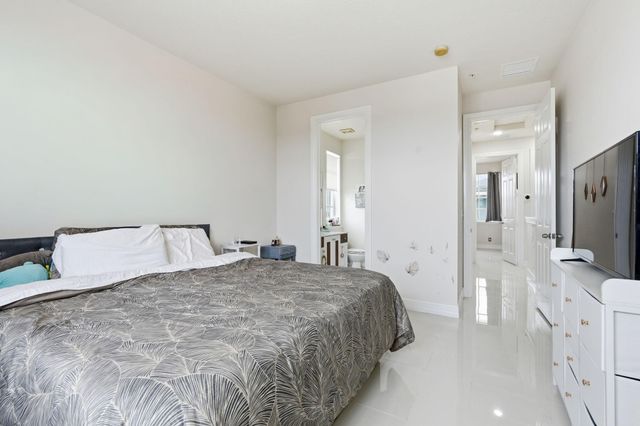 310 N Dixie Highway 104, Lake Worth Beach, FL 33460