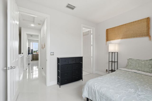 310 N Dixie Highway 104, Lake Worth Beach, FL 33460