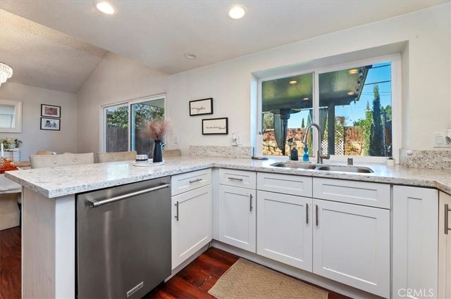 834 Robles Pl, Corona, CA 92882