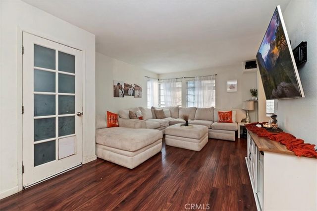 834 Robles Pl, Corona, CA 92882