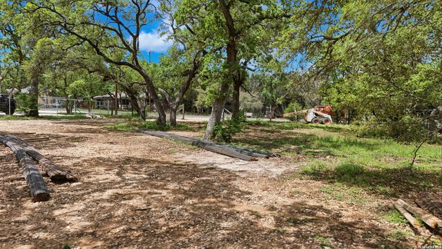 1136 Mendelin Dr, San Antonio, TX 78260