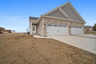 13 Stone Mill Court, Bloomington, IL 61705