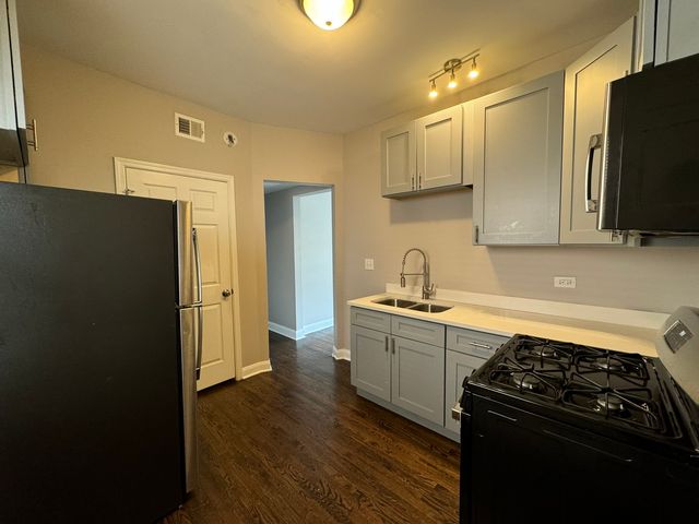11022 S Vernon Avenue, Chicago, IL 60628