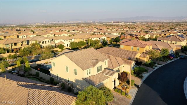 426 Port Reggio Street, Las Vegas, NV 89138