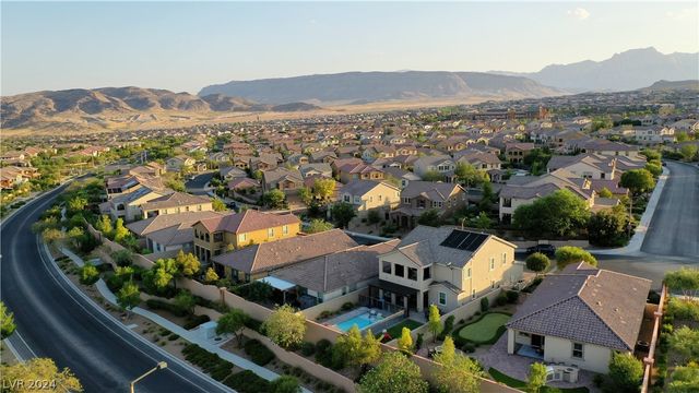 426 Port Reggio Street, Las Vegas, NV 89138